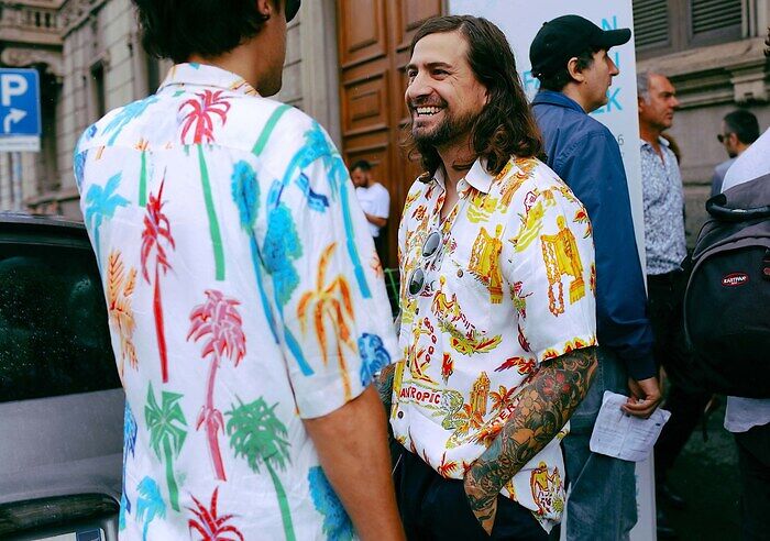 Camisa hawaiana tendencia