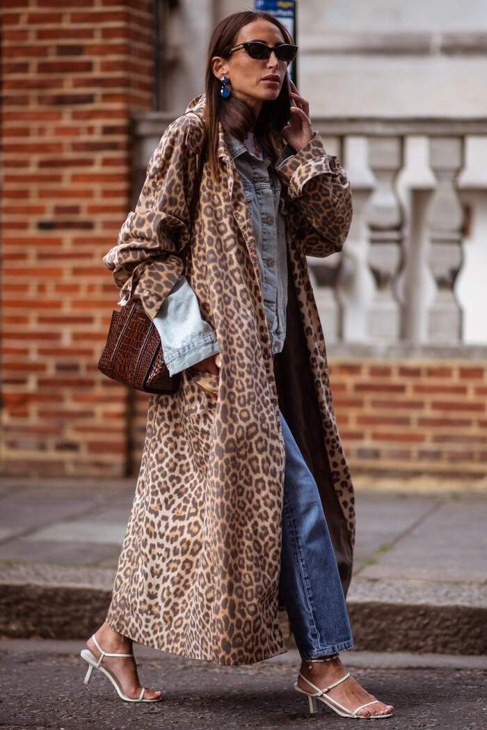 Denim más animal print look