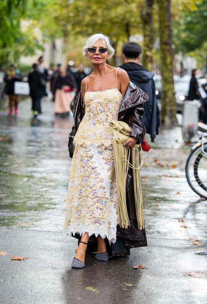 Look elegante y sofisticado de flecos