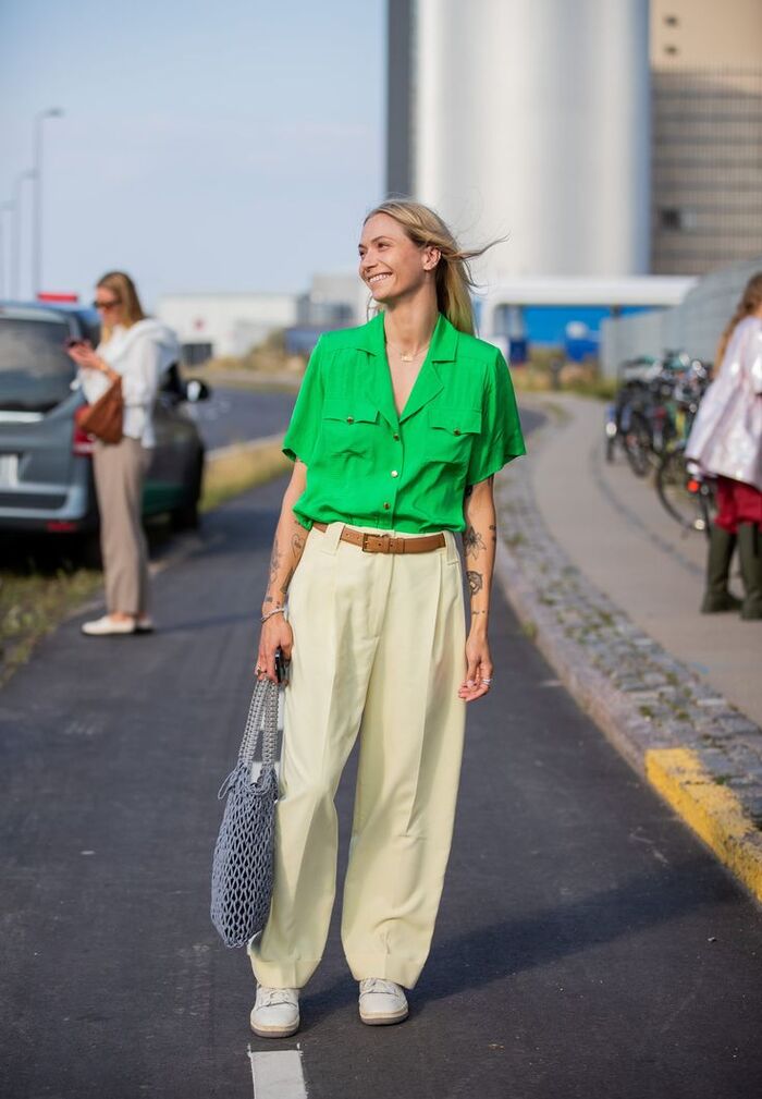 Pantalones amarillos moda