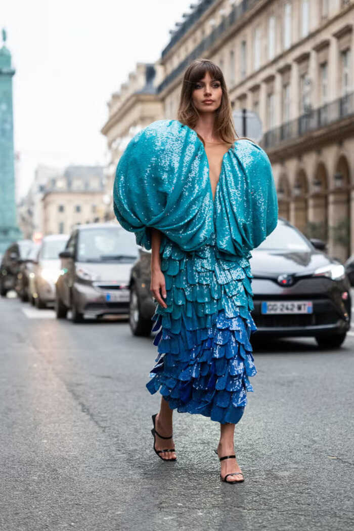 Vestidos midi vibrantes imprescindibles moda