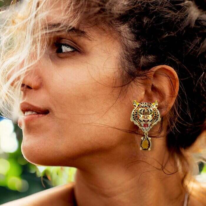 pendientes con formas de animales estilo