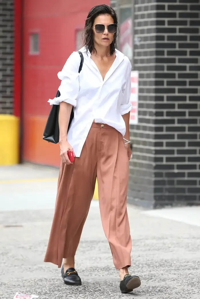 Mocasín con camisa blanca