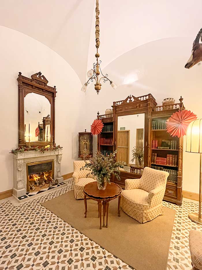 Salón Hotel Casa Pizarro Cáceres Extremadura