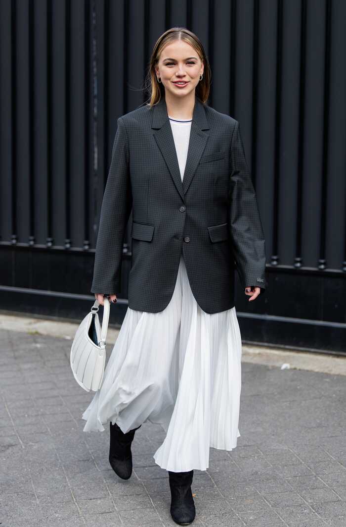 Falda evasé blanca Falda evasé con americana estilismo