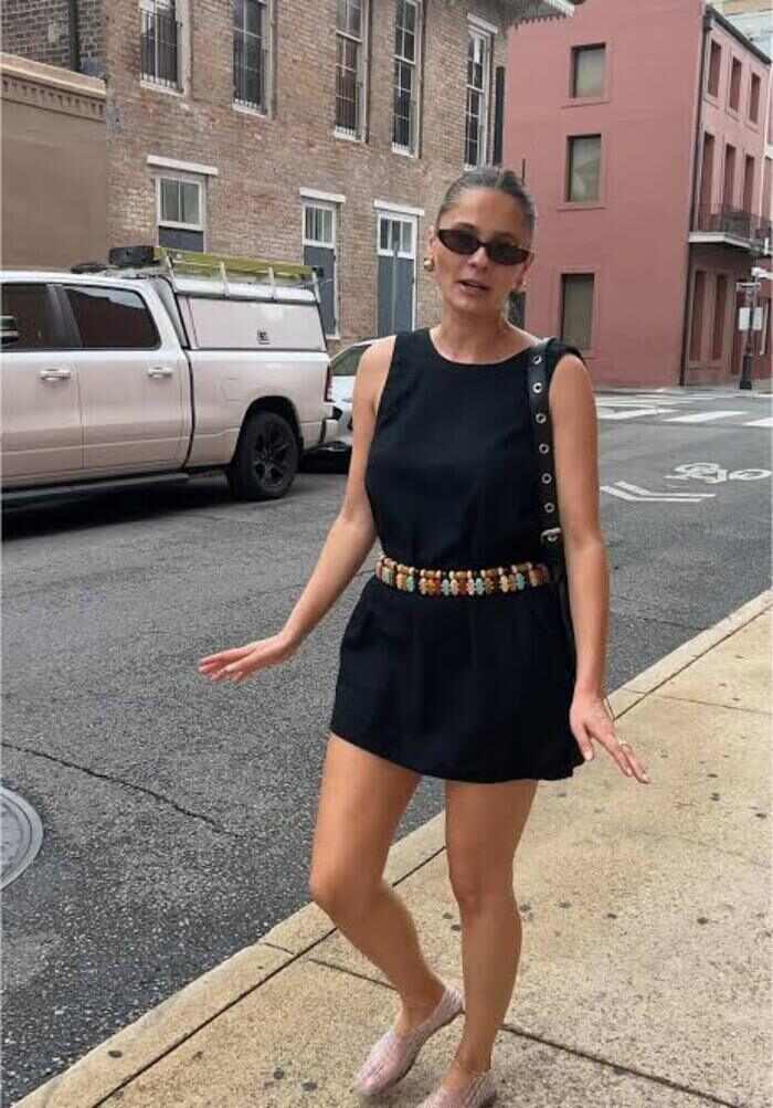 Vestido corto con cinturón