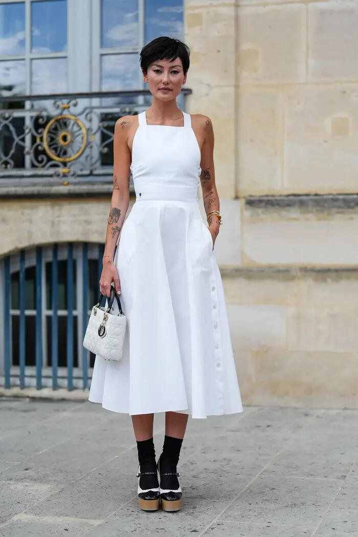 Look con vestido blanco moda verano